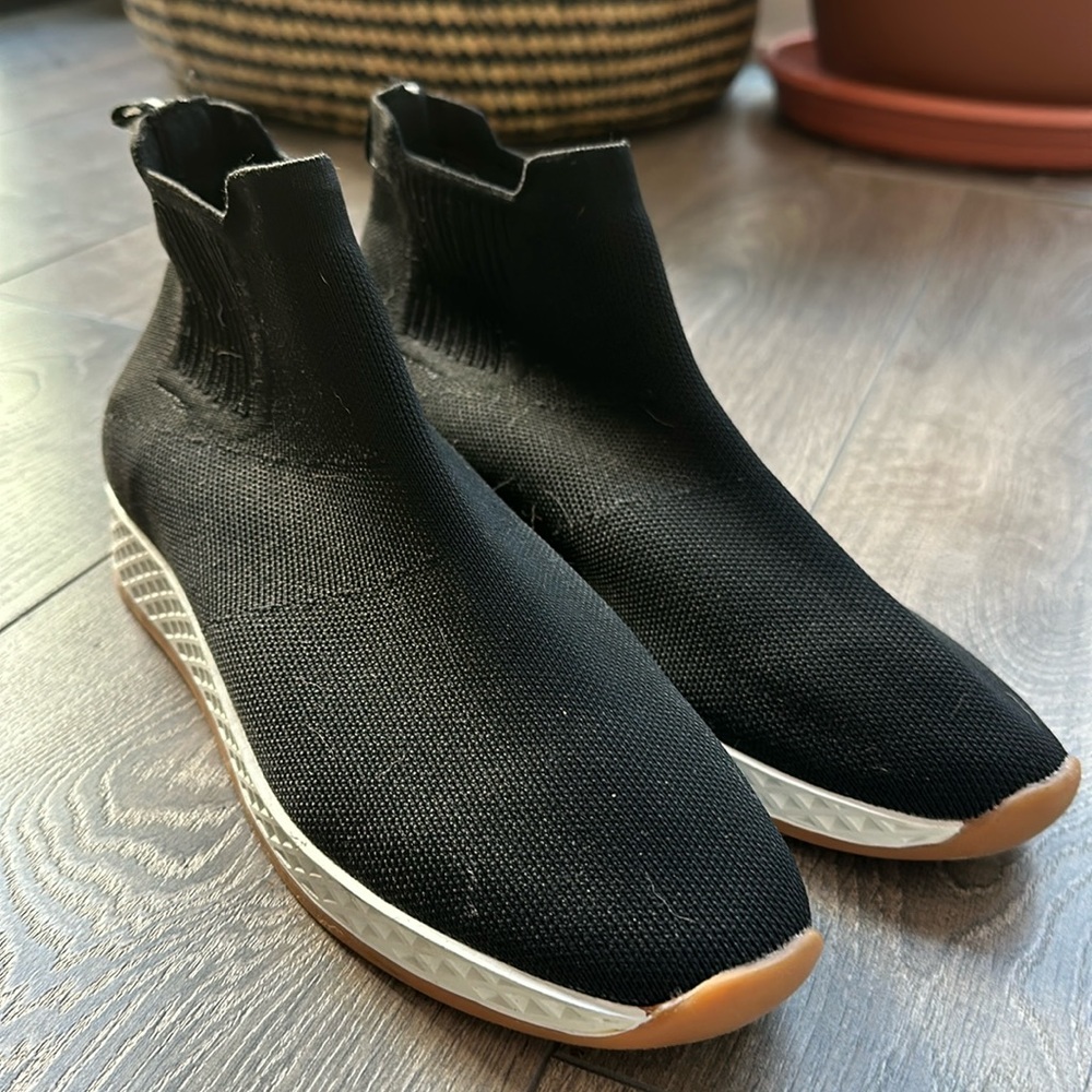 Urban Sport Black J Slides Sneakers